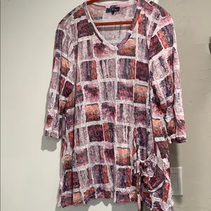 CARINE light weight 3/4” sleeve top w side slits